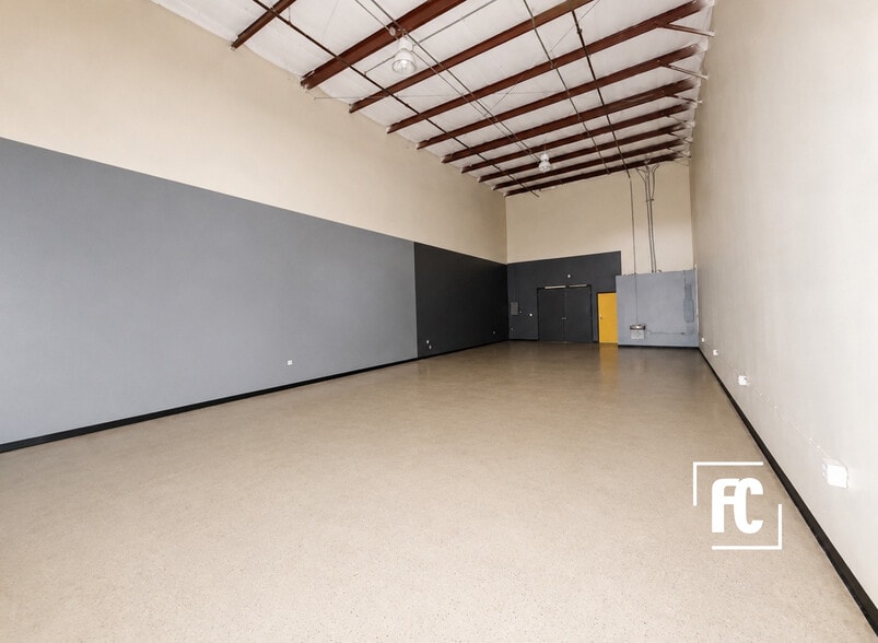 More Photos Of 450-494 NW Lake Whitney Pl, Port Saint Lucie Warehouse For Sale