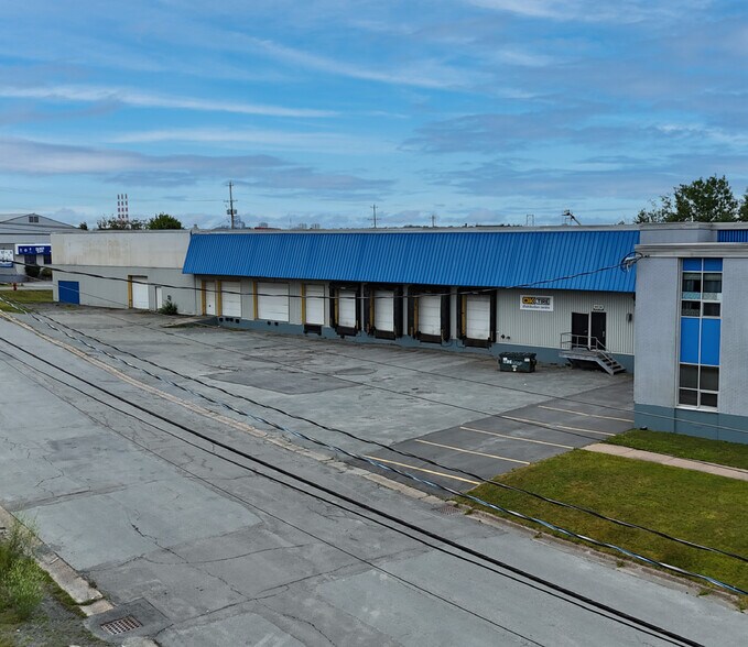 More Photos Of 21 Mccurdy Av, Dartmouth Distribution For Lease