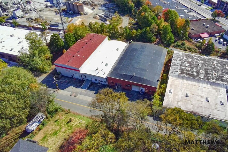 More Photos Of 1033 Berryhill Rd, Charlotte Light Manufacturing For Sale
