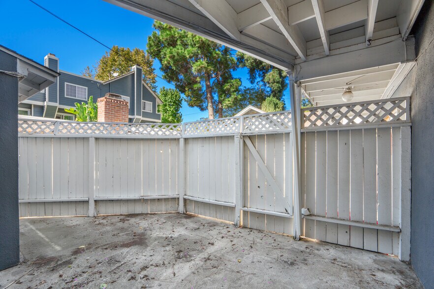 More Photos Of 12334 Moorpark St, Studio City Apartments For Sale