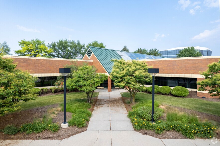 More Photos Of 8025 Excelsior Dr, Madison Office For Lease