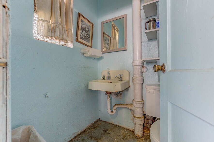 More Photos Of 5587 Harrison Ave, Cincinnati Garden Center For Sale