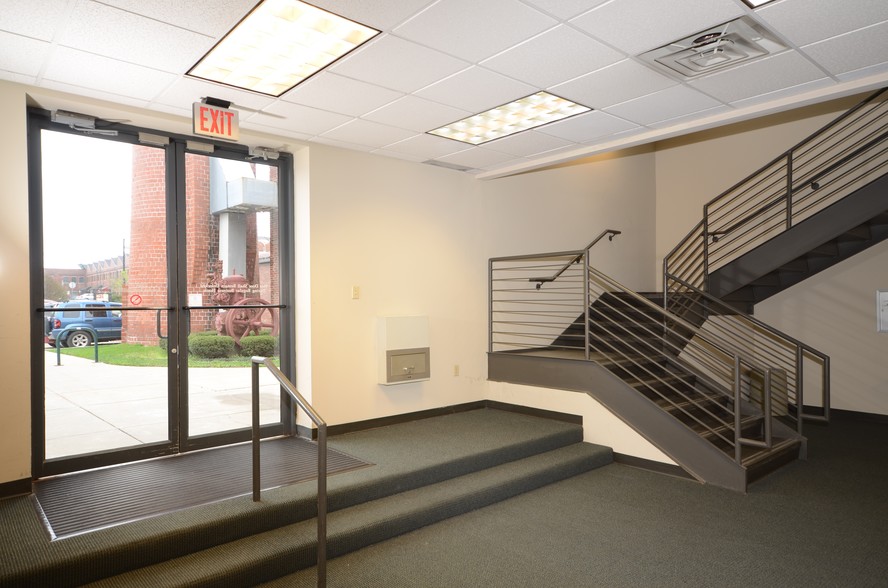 More Photos Of 400 W 7th St, Bloomington Office For Lease