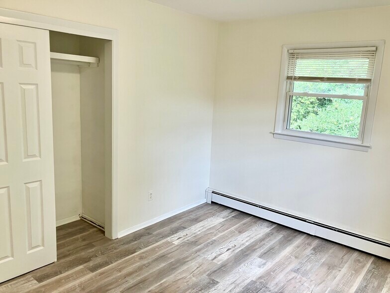 More Photos Of 141 Dunbar Ave, Fords Specialty For Sale