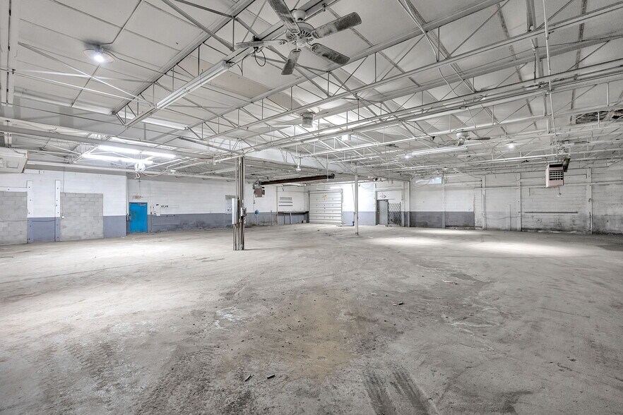 More Photos Of 9900 Northlawn St, Detroit Warehouse For Lease
