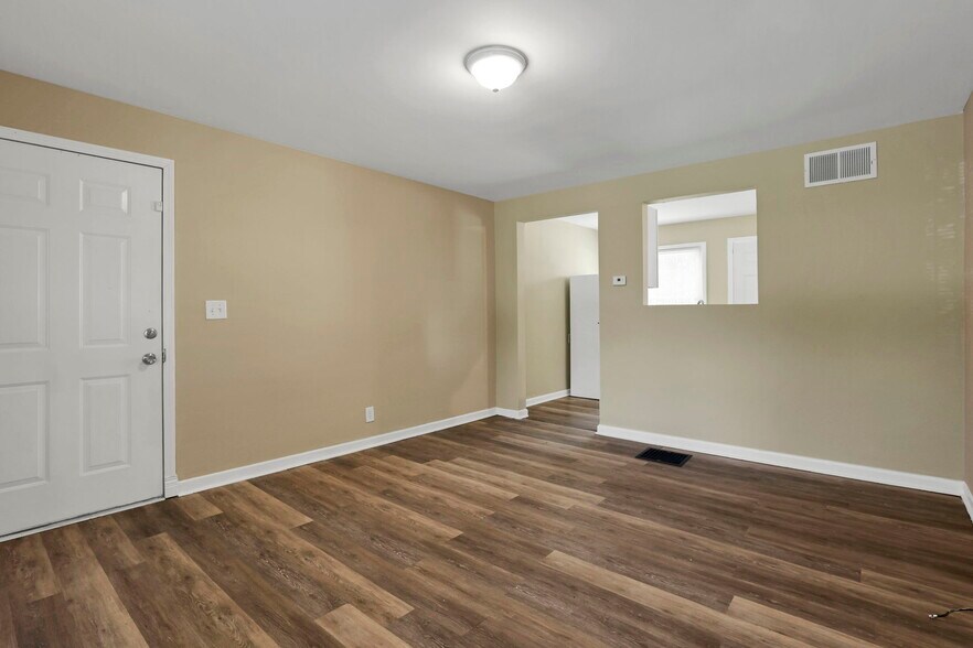 More Photos Of 1079 S James Rd, Columbus Apartments For Sale