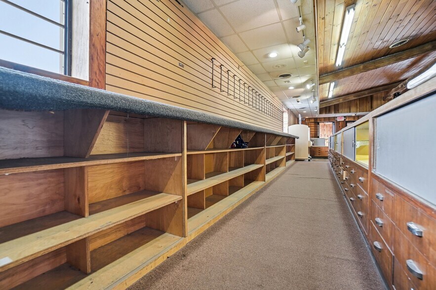 More Photos Of 309 E Leffel Ln, Springfield Freestanding For Sale