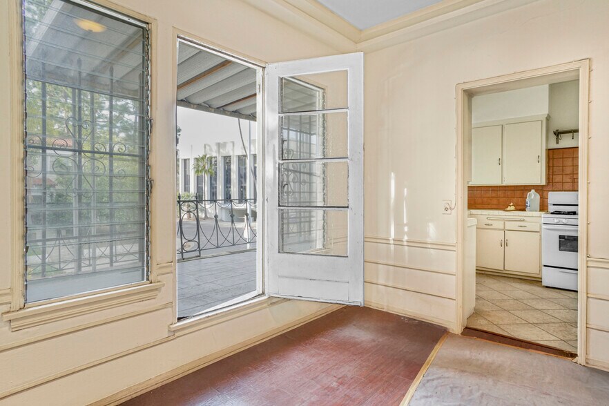 More Photos Of 728 S Genesee Ave, Los Angeles Apartments For Sale