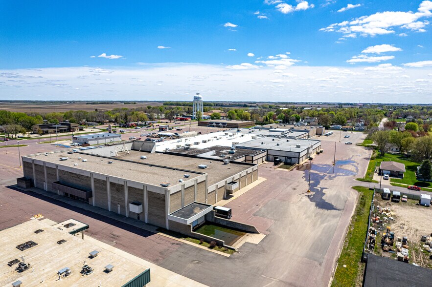 More Photos Of 308 S State St, Fairmont Unknown For Lease