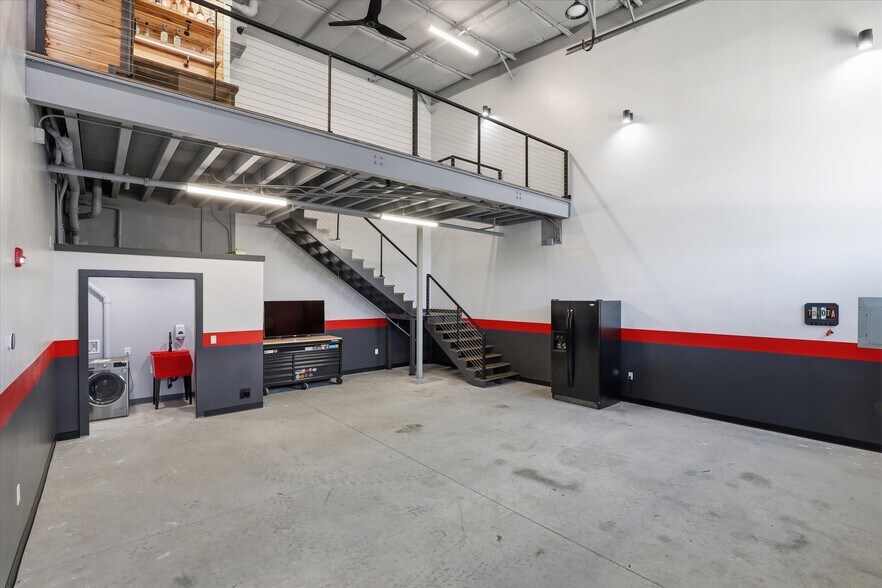 More Photos Of 6767 All Stars Ave, Frisco Showroom For Sale