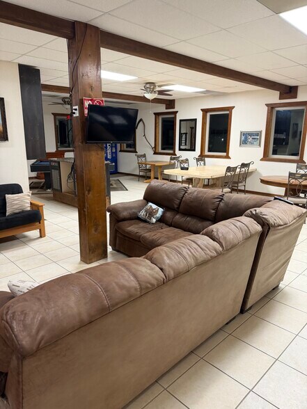 More Photos Of 4 Larry Lozier rd, Boulder Hotel For Sale