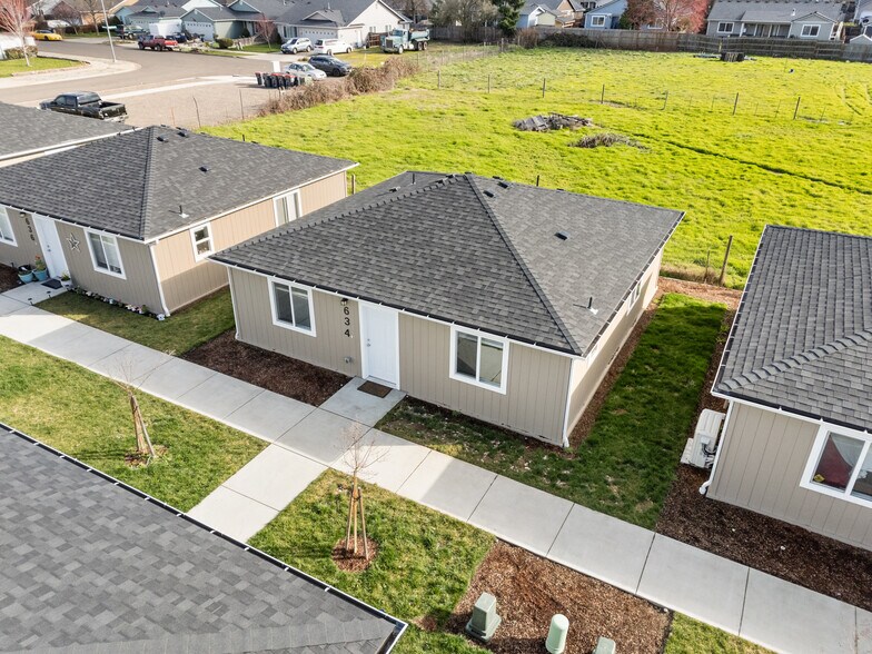 More Photos Of 634 Colinwood ct, Medford Apartments For Sale