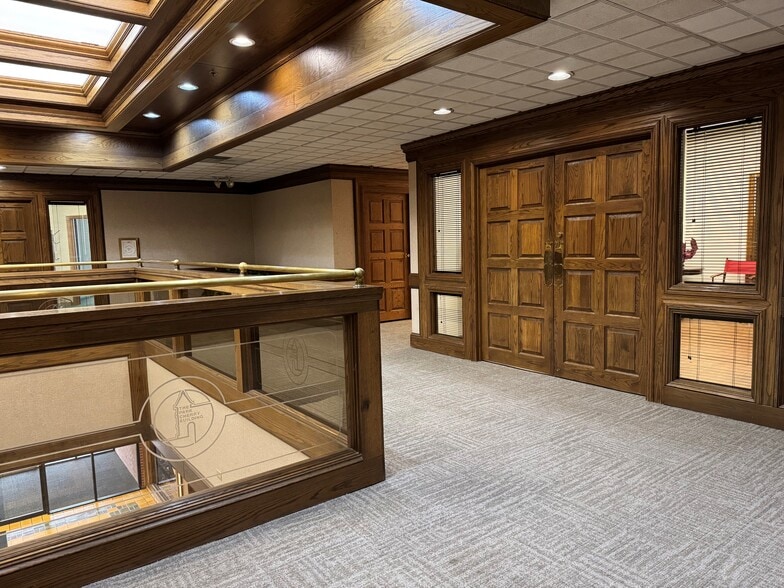 More Photos Of 100 E Park St, Olathe Office For Lease