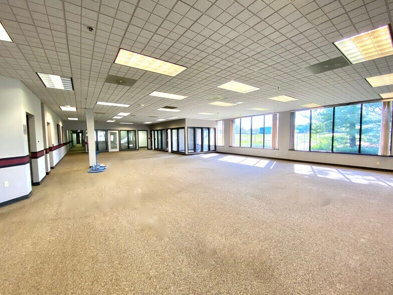 More Photos Of 3040 Industry Dr, Lancaster Flex For Sale