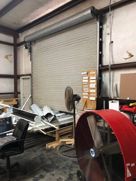 More Photos Of 572-2 Appleyard Dr, Tallahassee Warehouse For Lease