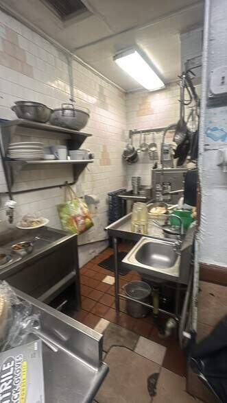 More Photos Of 650 Tenth Ave, New York Apartments For Lease