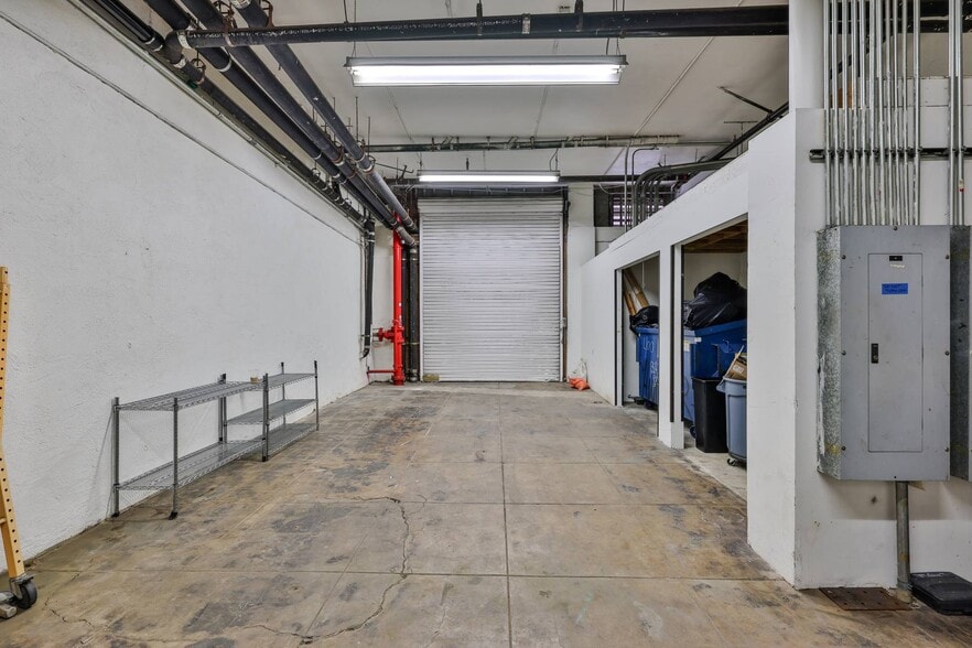 More Photos Of 400 E 4th St, Santa Ana General Retail For Lease