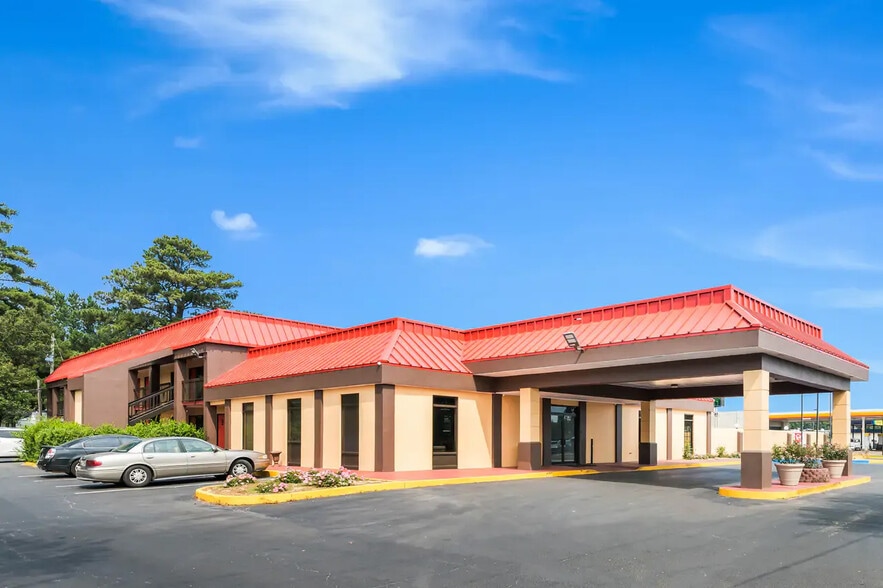 Primary Photo Of 2015 Military Rd, Columbus Hotel For Sale