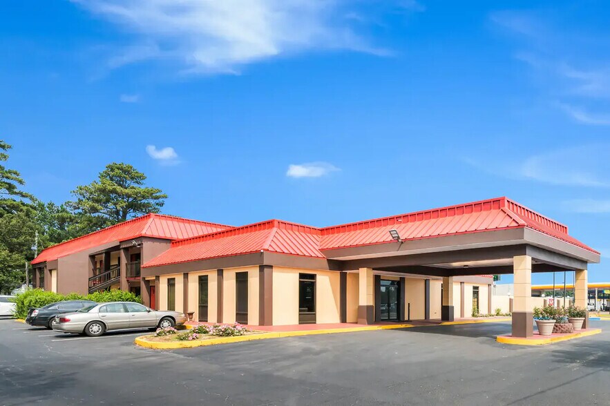Primary Photo Of 2015 Military Rd, Columbus Hotel For Sale