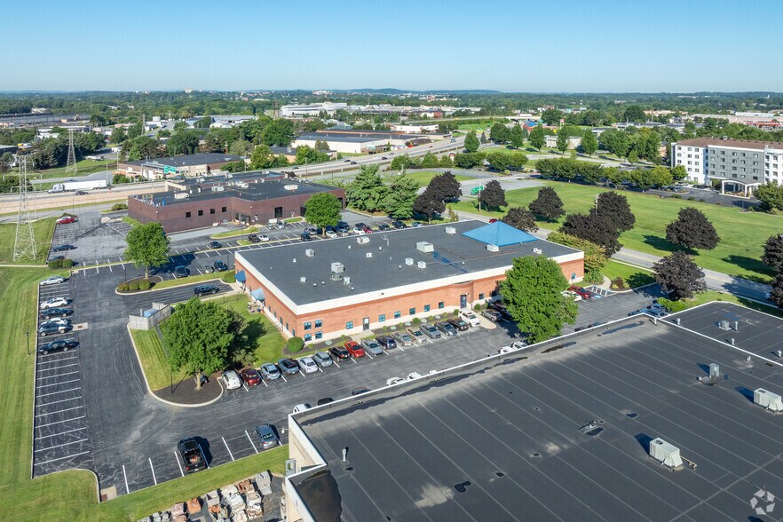 More Photos Of 1808 Colonial Village Ln, Lancaster Office For Lease