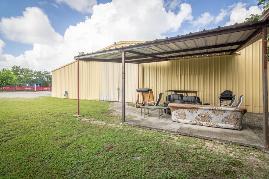More Photos Of 1624 Airline Dr, Houston Warehouse For Sale