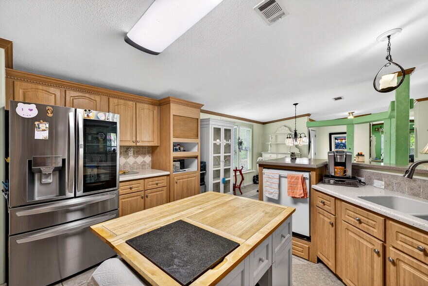 More Photos Of 3308 24th Ave SE, Ruskin Specialty For Sale