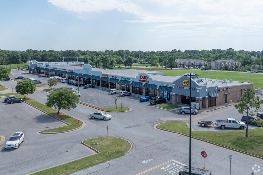 More Photos Of 6406-6450 S Elm Pl, Broken Arrow Storefront For Lease