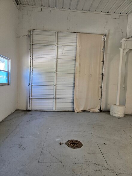 More Photos Of 211 Missouri Ave N, Largo Storefront Retail Office For Lease