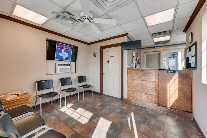 More Photos Of 712 State Highway 78 S, Farmersville Auto Repair For Sale