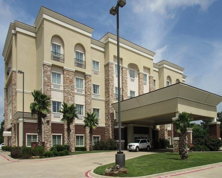 Primary Photo Of 707 N Access Rd, Longview Hotel For Sale