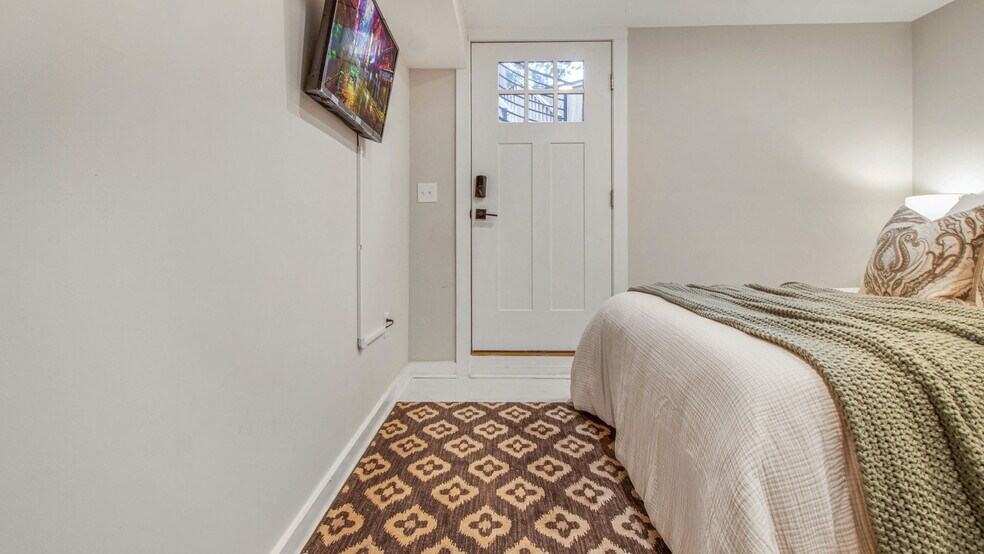 More Photos Of 1414 Pennsylvania Ave SE, Washington Apartments For Sale