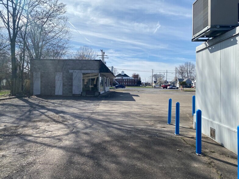 More Photos Of 401 S Kentucky Ave, Evansville Freestanding For Sale