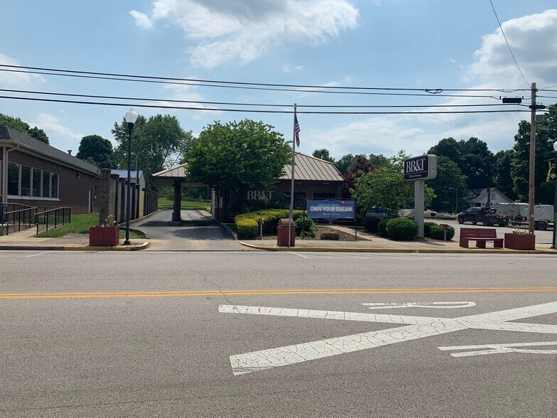 More Photos Of 102 Broadway -1, Cave City Bank For Lease