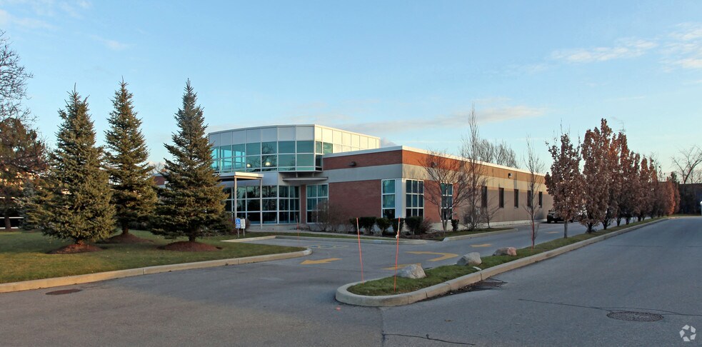 More Photos Of 21 Kern Rd, Toronto Showroom For Sale