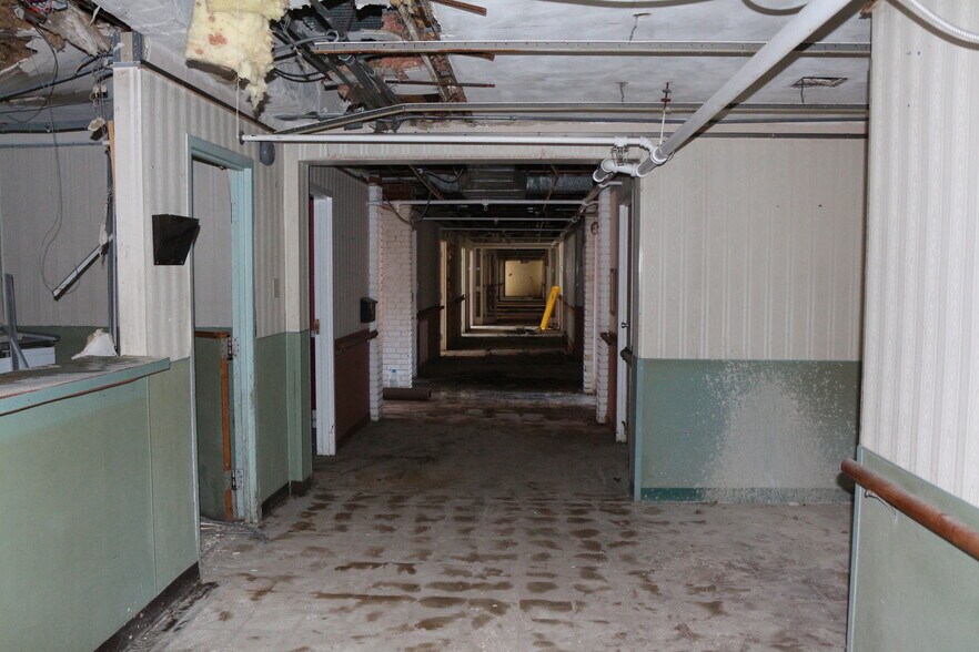 More Photos Of 1500 W Walnut St, Jacksonville Skilled Nursing Facility For Sale