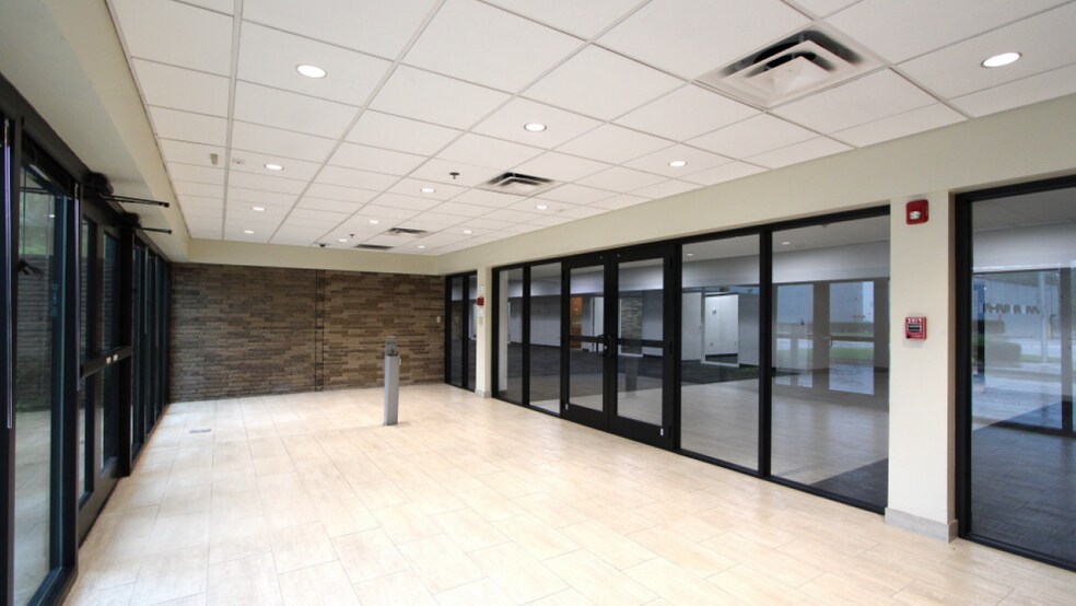 More Photos Of 8040 Bayberry Rd, Jacksonville Unknown For Lease