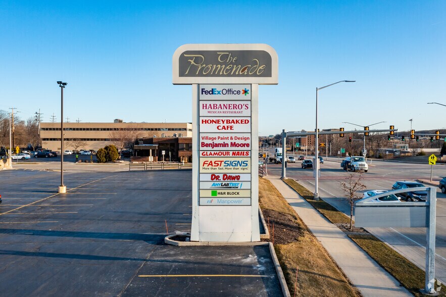 More Photos Of 801-869 N Mayfair Rd, Wauwatosa General Retail For Lease