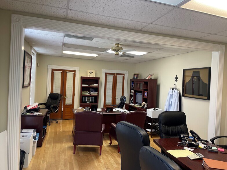 More Photos Of 4240 Canal St, New Orleans Office For Sale