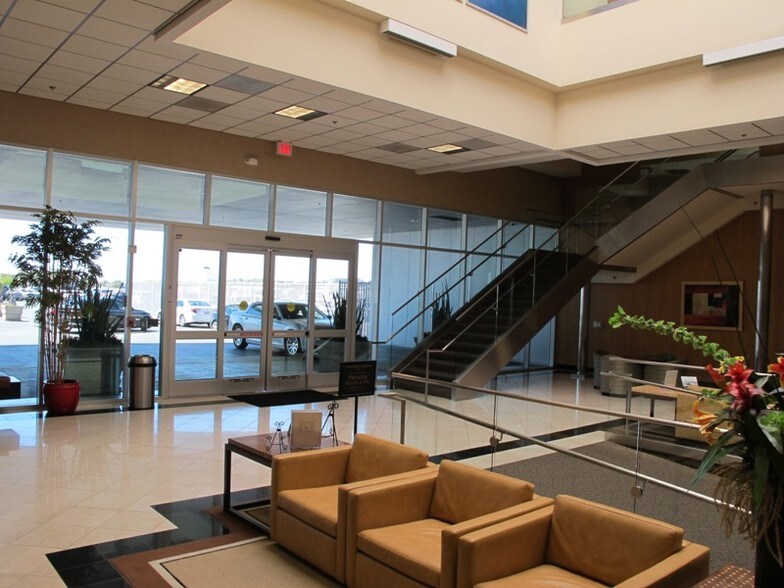 More Photos Of 2100 Palomar Airport Rd, Carlsbad Airplane Hangar For Sale