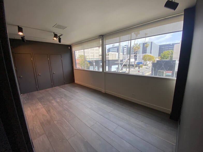 More Photos Of 101-109 S Robertson Blvd, Los Angeles Loft Creative Space For Lease