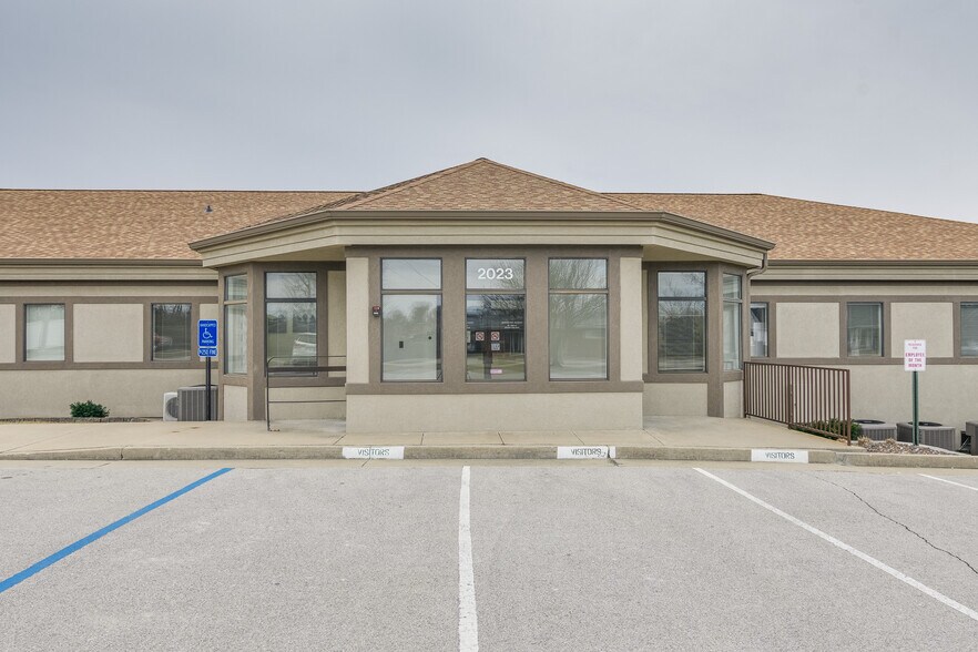 More Photos Of 2023 St. Mary's Blvd, Jefferson City Medical For Sale