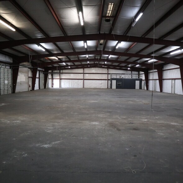 More Photos Of 800 Blountstown St, Tallahassee Warehouse For Lease