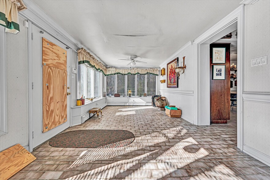 More Photos Of 934 Commander Dr, Roanoke Specialty For Sale