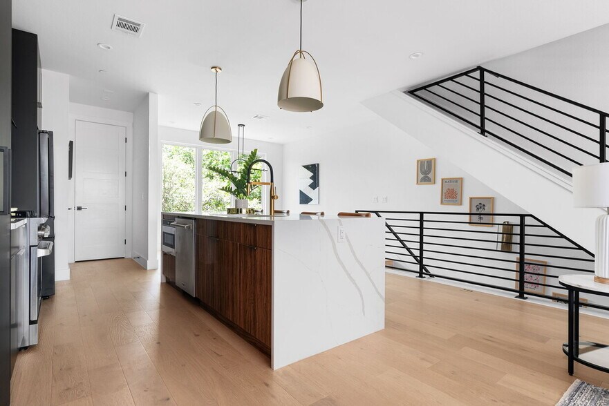 More Photos Of 4022 Valley View Rd, Austin Apartments For Sale