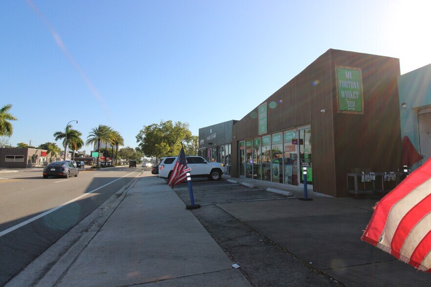 More Photos Of 219-225 N Federal Hwy, Hallandale Beach Storefront Retail Office For Lease