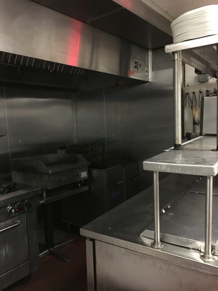 More Photos Of 304-308 N Burdick St, Kalamazoo Bar For Sale