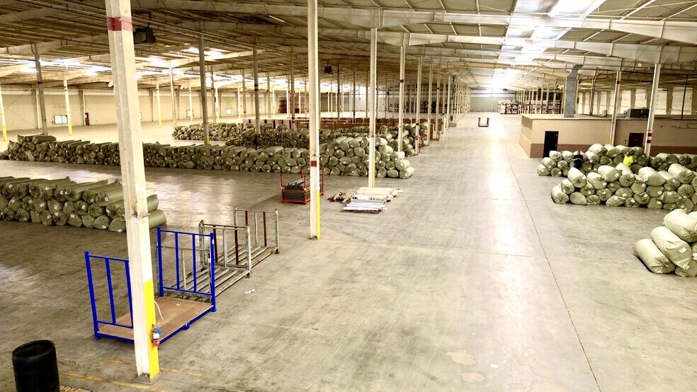 More Photos Of 103 S Acres St, Sikeston Distribution For Lease