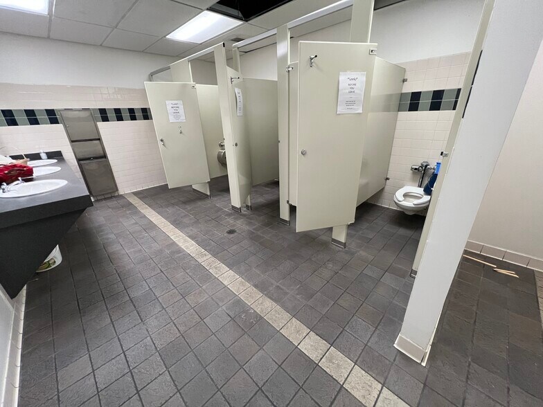 More Photos Of 1000 Meade St, Dunmore Medical For Lease