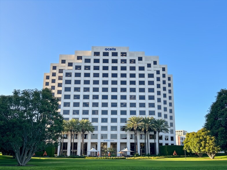 More Photos Of 300 Spectrum Center Dr, Irvine Coworking Space