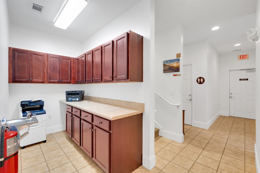 More Photos Of 248-250 Adley Way, Greenville Office For Sale
